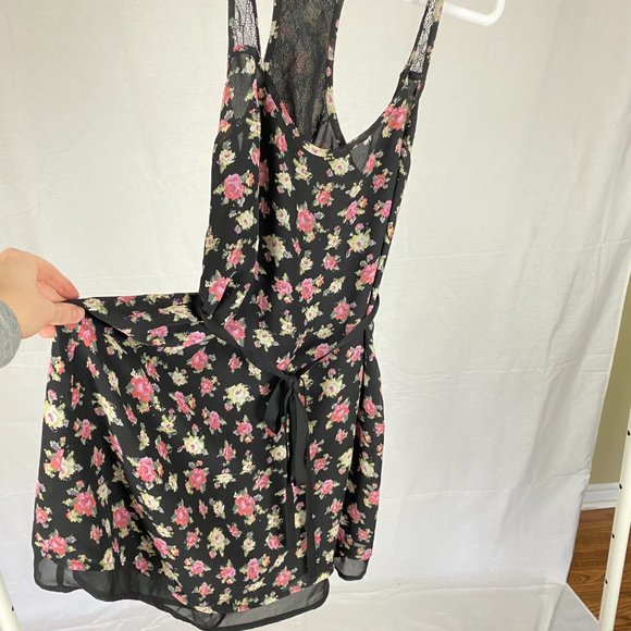 Guess Floral Loose Dress with Black Tie Up Belt - Picture 9 of 10